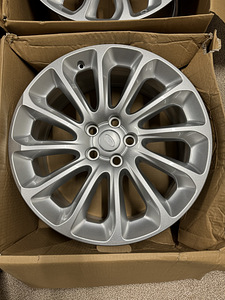 20" оригинальные диски Land Rover 5x120 (новые) (1 фото из 8)