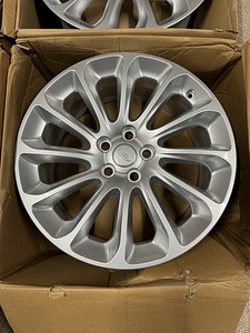20" оригинальные диски Land Rover 5x120 (новые) (4 фото из 8)