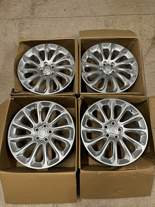 20" оригинальные диски Land Rover 5x120 (новые) (6 фото из 8)