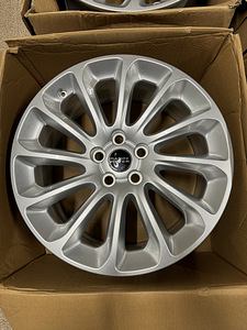 20" оригинальные диски Land Rover 5x120 (новые) (8 фото из 8)