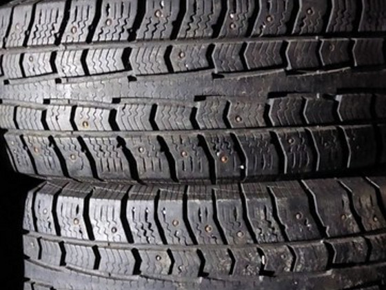16" Cooper шипованные шины 215 70 16 4 шт.