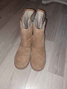 Müün UGG saapaid (1 foto / 4)