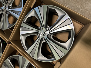 19" Honda replica диски 5x114,3 (новые) (4 фото из 8)