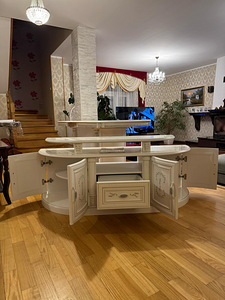 Совершенно новый телевизионный столик (1 фото из 3)