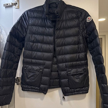 Moncler пуховик (размер 1) как новый, надет несколько раз