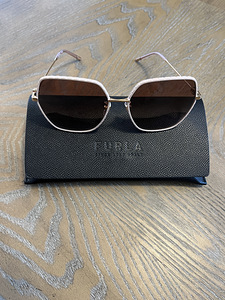 Новые солнцезащитные очки Furla (2 фото из 4)