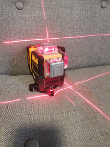 Dewalt dce 089 (5 фото из 5)