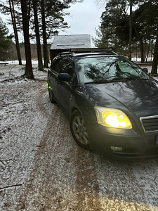 Toyota Avensis (6 foto / 12)