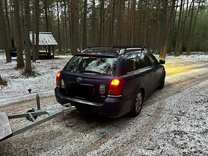 Toyota Avensis (12 foto / 12)