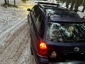 Toyota Avensis (8 foto / 12)