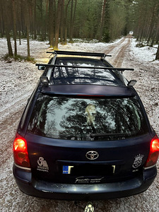 Toyota Avensis (11 foto / 12)