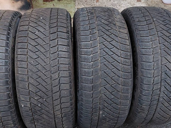 18 " Continental зимние шины 245 50 18 4шт