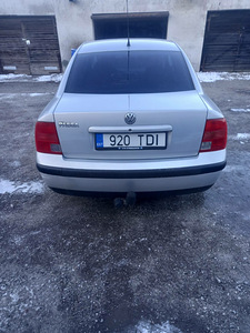 Volsvagen Passat (4 фото из 8)