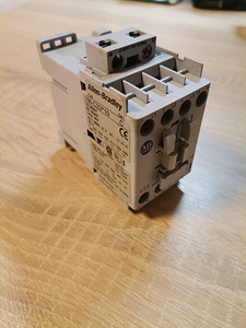 Kontaktor Allen-Bradley 100-C23*10 (1 foto / 6)