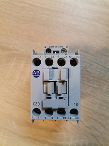 Kontaktor Allen-Bradley 100-C23*10 (3 foto / 6)
