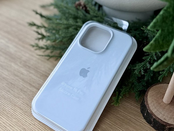 Силиконовый чехол для iPhone 16 Pro