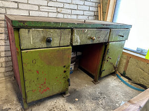 Рабочий стол из металла (1 фото из 2)