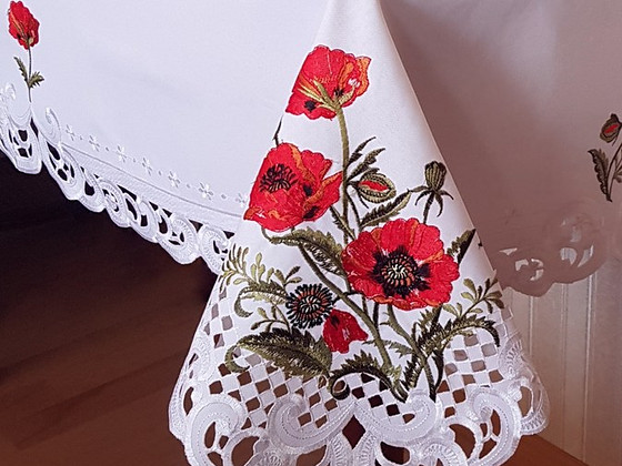 ПРЯМОУГОЛЬНАЯ СКАТЕРТЬ С КРАСНЫМИ МАКАМИ 150 х 220 см