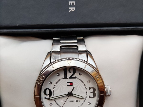 Часы TOMMY HILFIGER