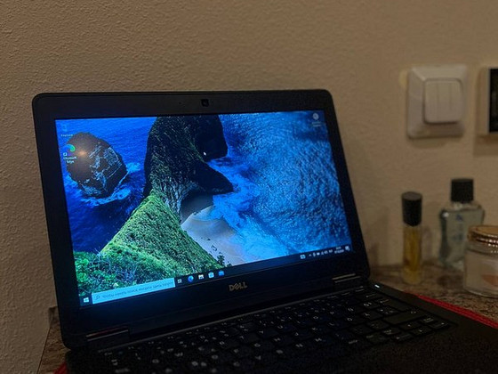 Ноутбук Dell Latitude E5570