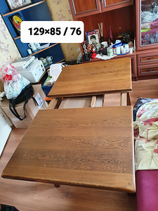 Стол, стулья. (2 фото из 2)