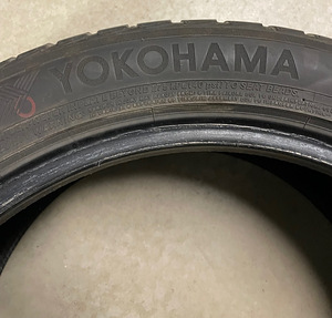 Yokohama Blueaearth Winter V905 235/45R18 (2 шт.) (2 фото из 5)