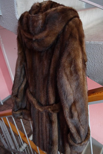 Nerkkasukas kapuutsiga ja vööga, suurus S (7 foto / 10)