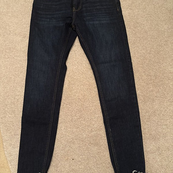 Müüa uued Bershka tumesinised super skinny teksad,S-M suurus