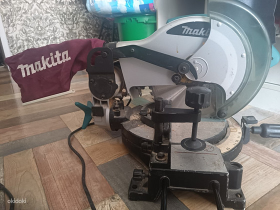 Торцовочная пила Makita MLS100