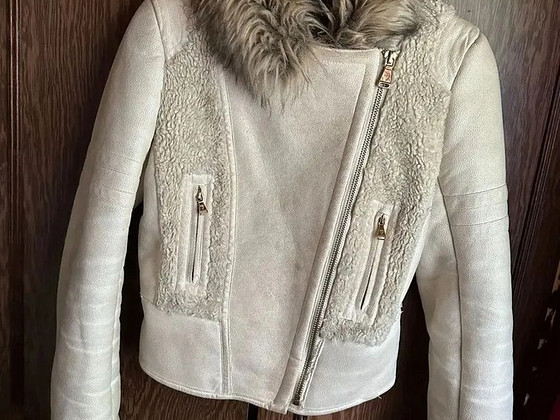 Кожаная куртка Guess, размер S