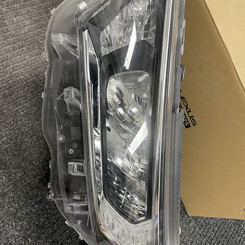 Левая фара Toyota Rav4 81185-42842