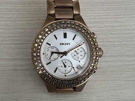 Часы DKNY
