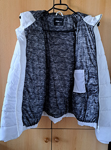 Женская куртка M. (3 фото из 6)