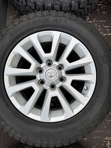 Toyota Land Cruiser 18’ veljed + rehvid 2 jooksu (3 foto / 10)