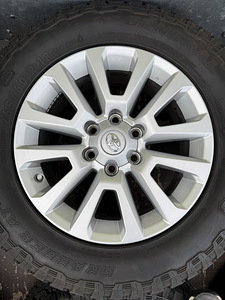 Toyota Land Cruiser 18’ veljed + rehvid 2 jooksu (4 foto / 10)