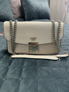 Guess (1 фото из 1)