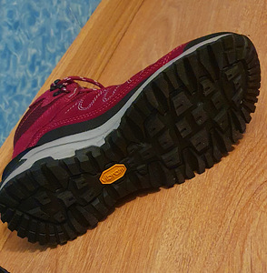 Новые осенне-зимние кроссовки 38 р. (3 фото из 3)