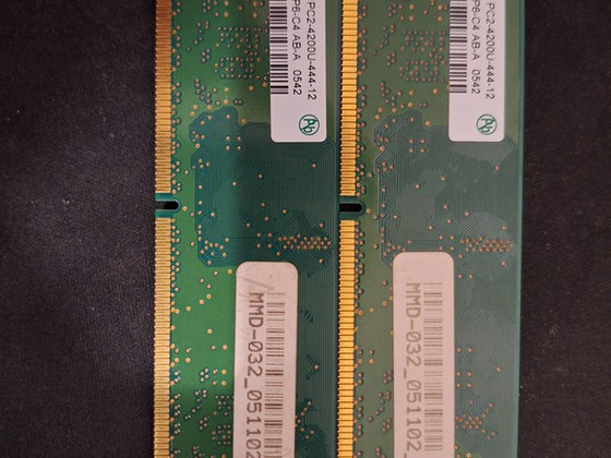 Hynix PC2-4200 (DDR2-533) Bus Speed Computer RAM 256 MB Capa