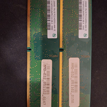 Hynix PC2-4200 (DDR2-533) Bus Speed Computer RAM 256 MB Capa