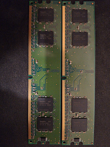 Hynix PC2-4200 (DDR2-533) Bus Speed Computer RAM 256 MB Capa (2 foto / 2)