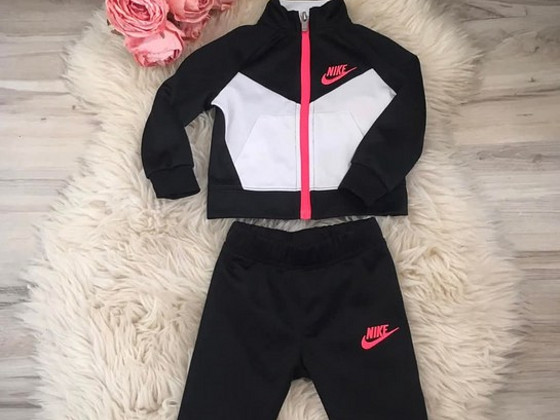 Новый костюм для девочки Nike 74-80.
