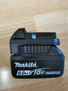 Адаптер для инструмента Milwaukee под батареи Makita (3 фото из 3)