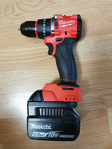Адаптер для инструмента Milwaukee под батареи Makita (2 фото из 3)