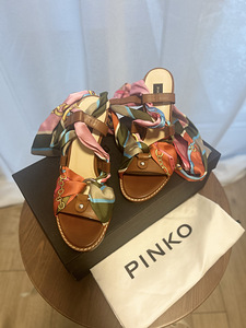 Босоножки PINKO (1 фото из 3)
