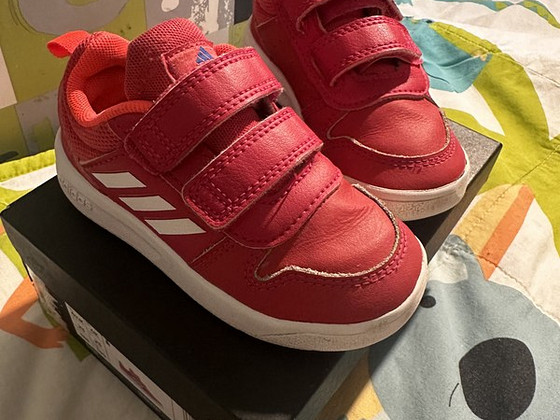 Adidas р. 23