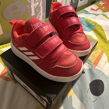 Adidas s. 23