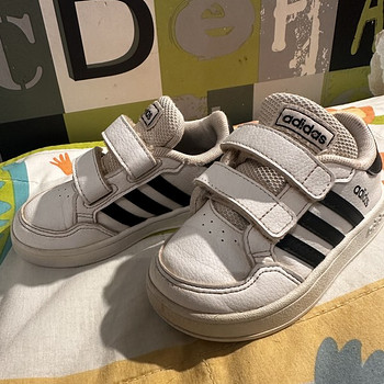 Adidas s. 23