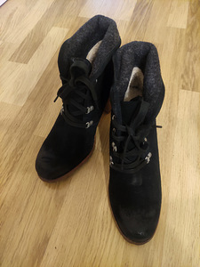 Ботинки UGG (2 фото из 2)
