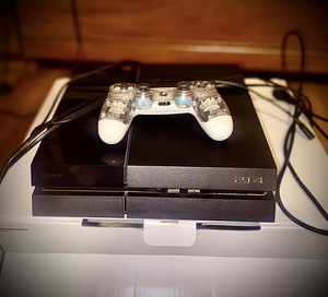 SONY PS4 (1 фото из 2)