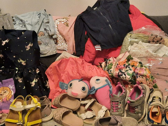 Продаю одежду и обувь для девочки 4-7лет